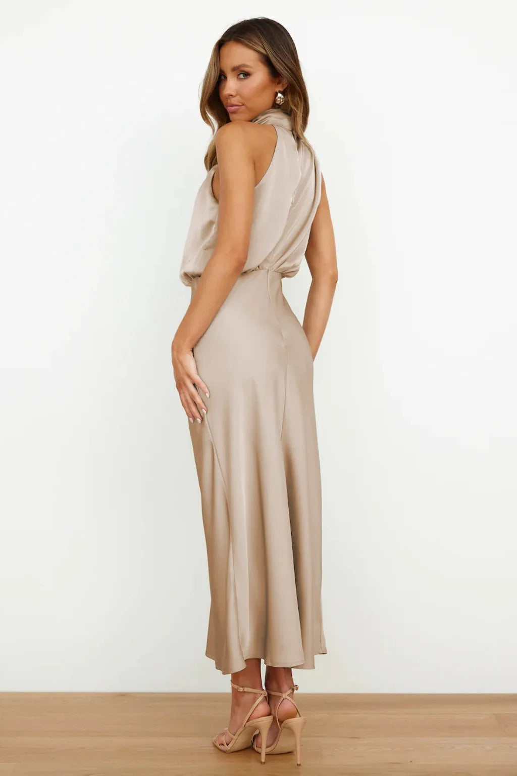 Serenya | Glanzvolle Satin-Grazia
